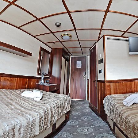 Florentina Boat Прага Екстериор снимка