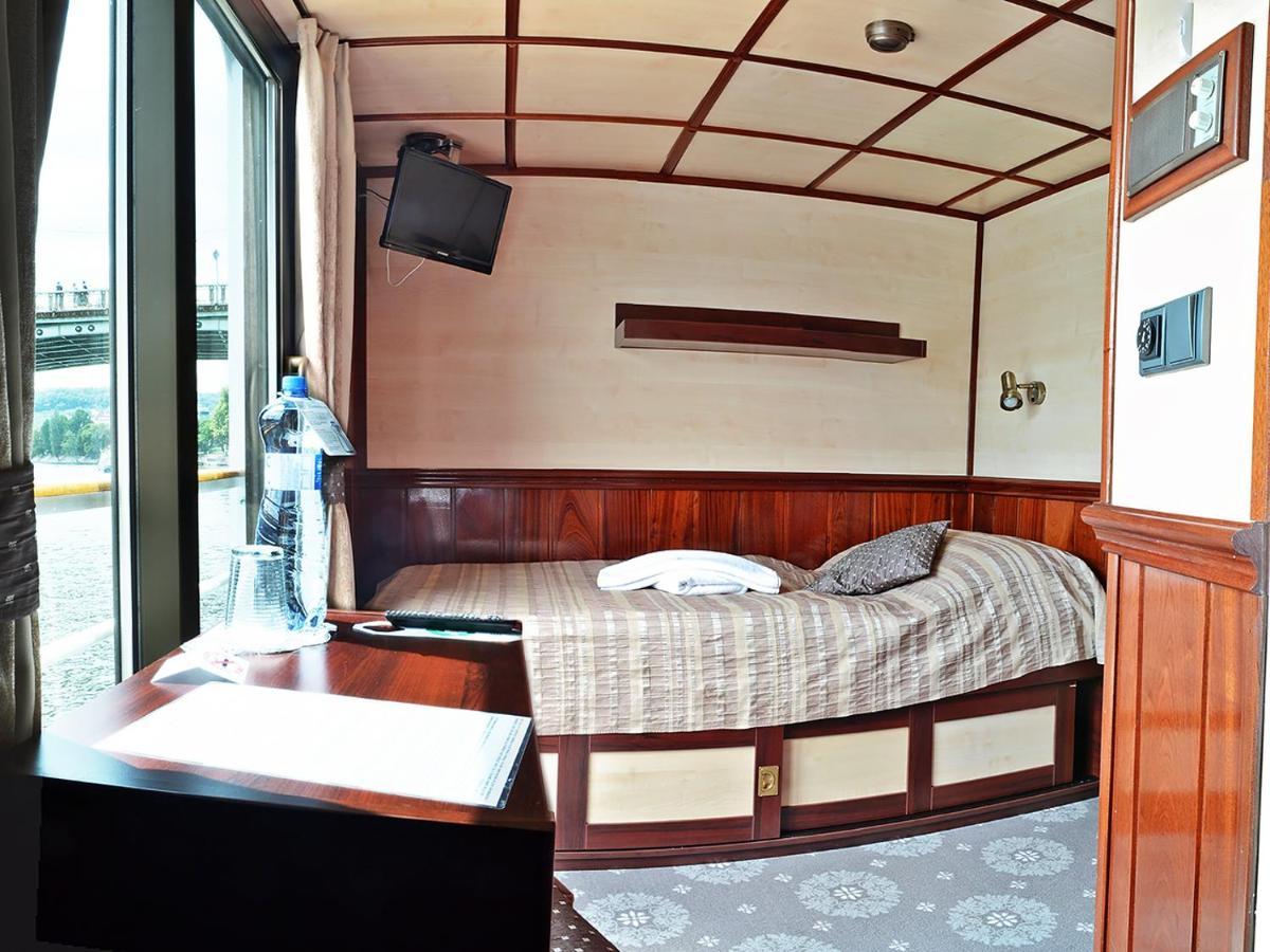 Florentina Boat Прага Екстериор снимка