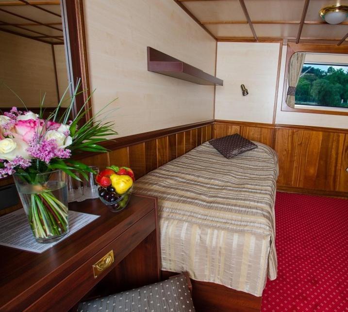 Florentina Boat Прага Екстериор снимка