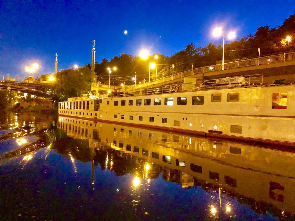 Florentina Boat Прага Екстериор снимка
