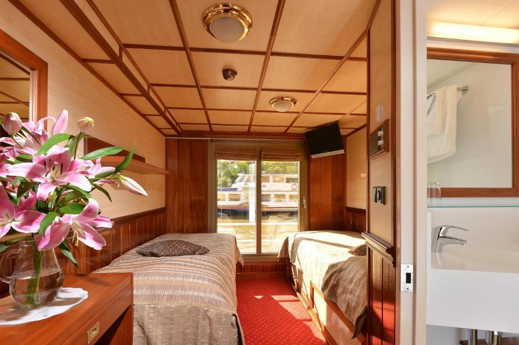 Florentina Boat Прага Екстериор снимка