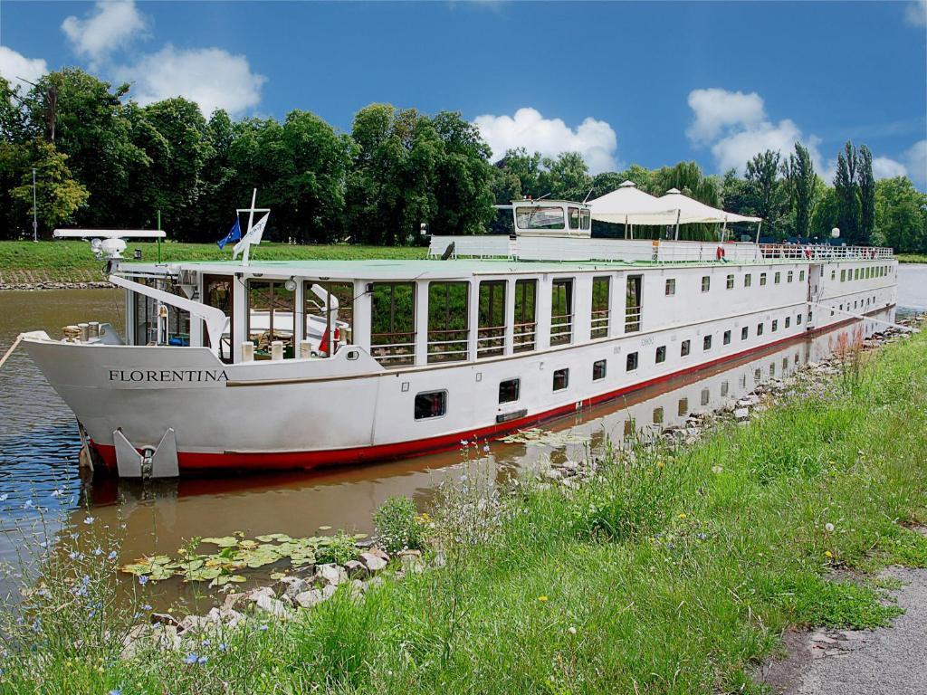 Florentina Boat Прага Екстериор снимка