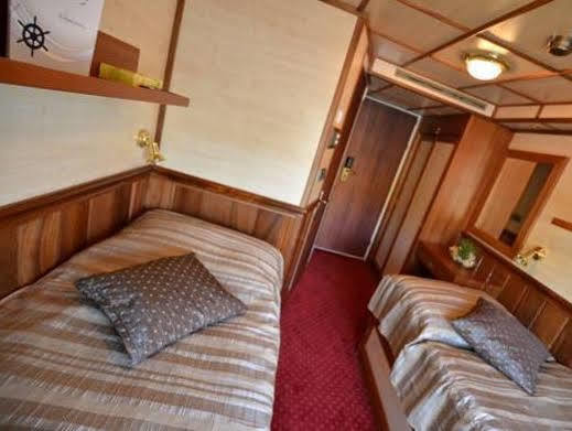 Florentina Boat Прага Екстериор снимка