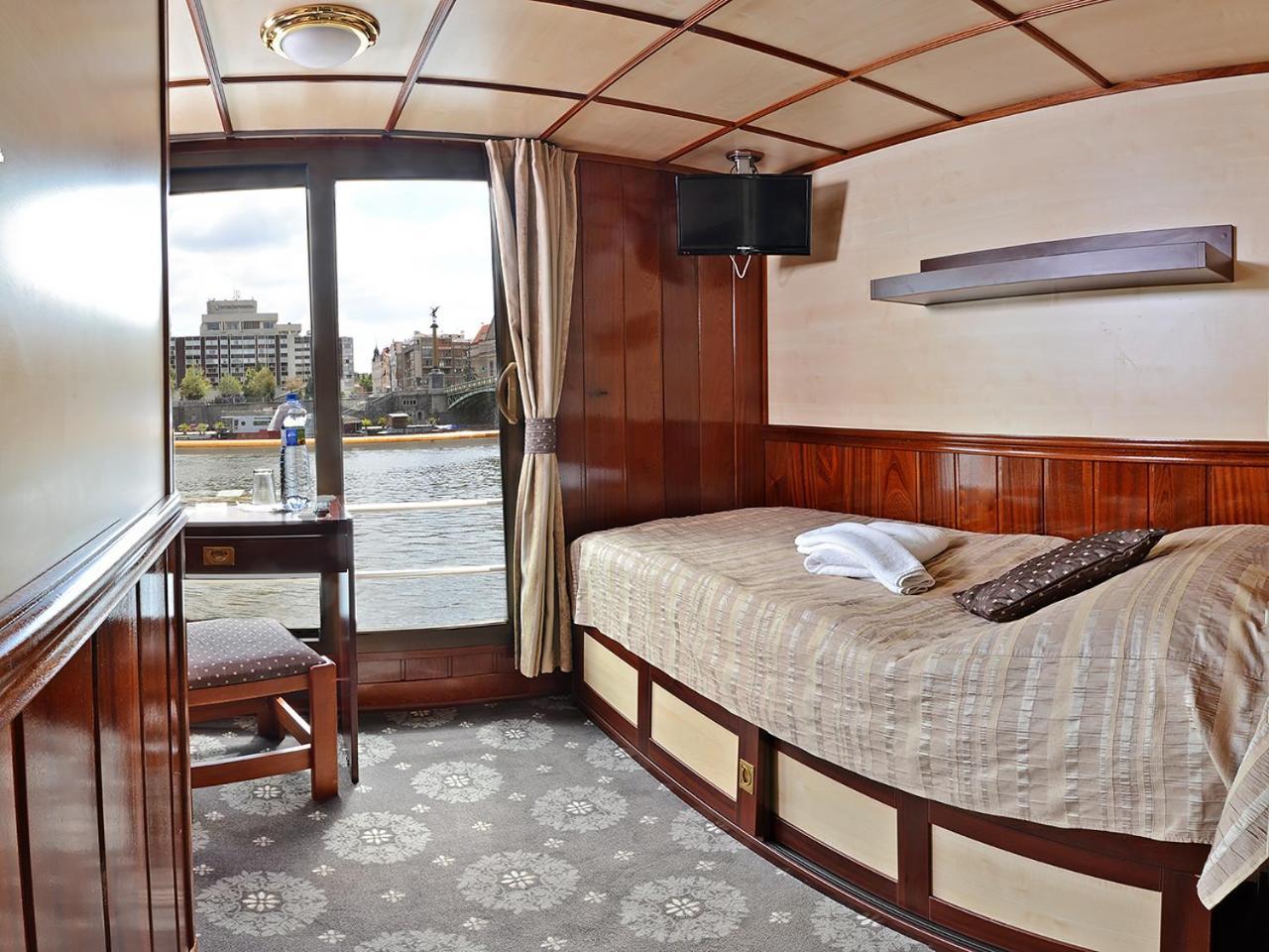 Florentina Boat Прага Екстериор снимка