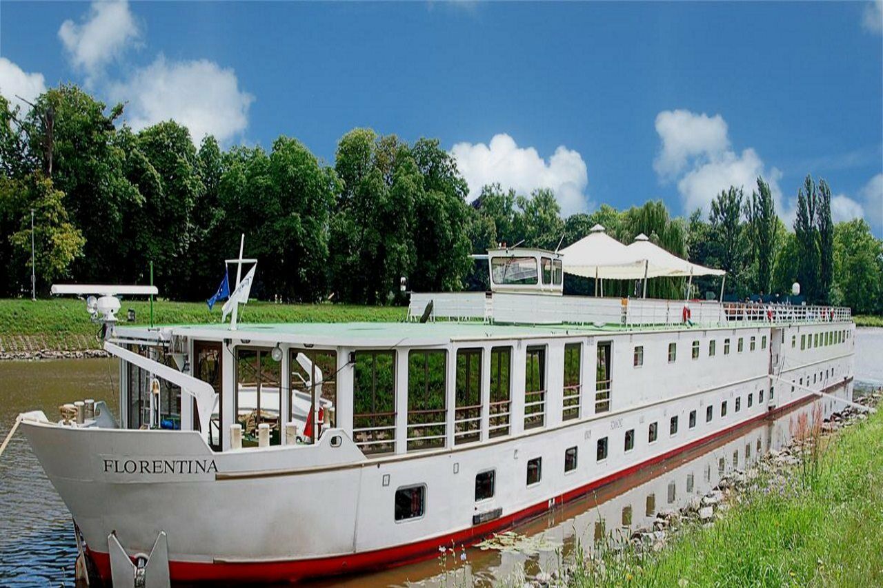 Florentina Boat Прага Екстериор снимка