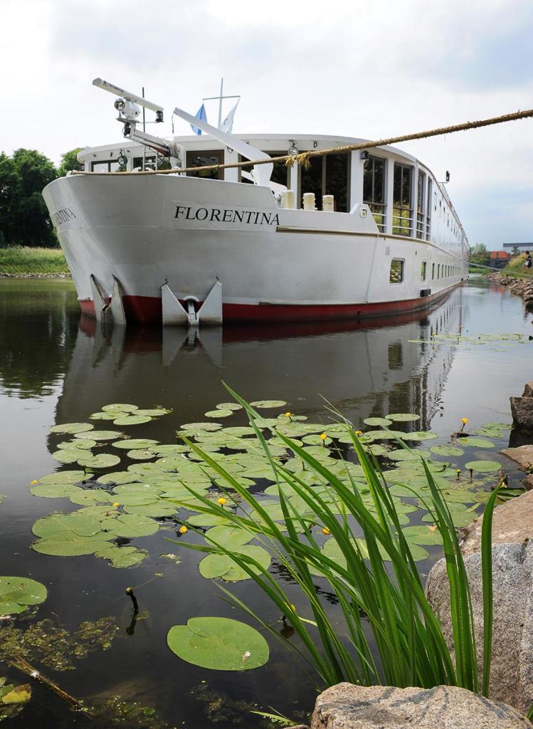 Florentina Boat Прага Екстериор снимка